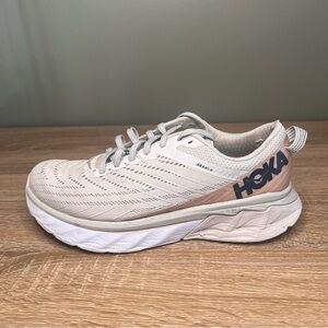 Women’s HOKA Arahi 4 Running Shoes – Nimbus Cloud / Lunar Rock (Wide)